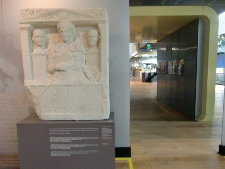 Xanten : RömerMuseum, Grabstein des Marcus Caelius